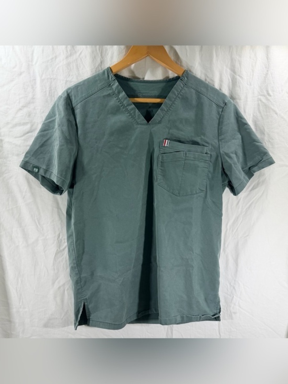 The Mediclo Scrub Set in Sage Green is a unisex medical scrub set.